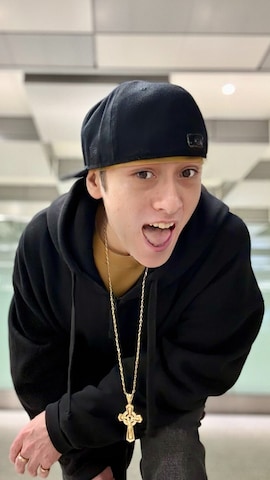 ヘアアクセサリーを使った龍一 (The Loveless)®︎さんのファッション動画