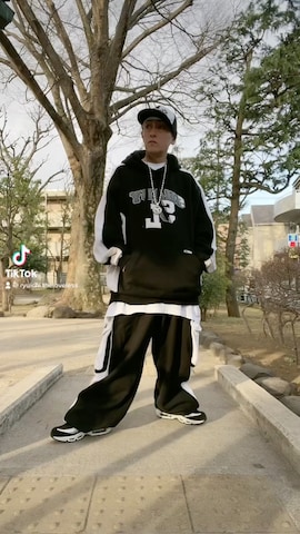 NIKEのスニーカーを使った龍一 (The Loveless)®︎さんのファッション動画