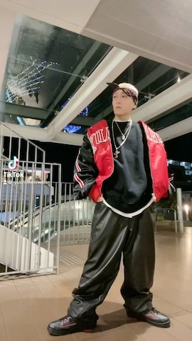 Doubleのスウェットを使った龍一 (The Loveless)®︎さんのファッション動画