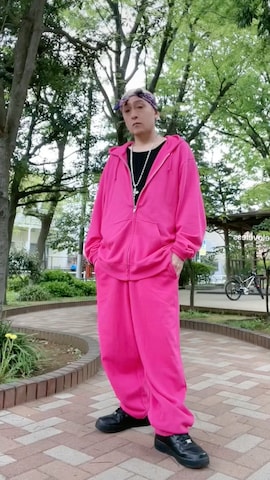 「アイテム（セットアップ、ピンク系）」を使った、龍一 (The Loveless)®︎さん（メンズ・168cm）の春コーディネート
