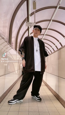 NIKEのスニーカーを使った龍一 (The Loveless)®︎さんのファッション動画