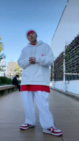 「アイテム（その他ヘアアクセサリー、レッド系）」を使った、龍一 (The Loveless)®︎さん（メンズ・168cm）の冬コーディネート