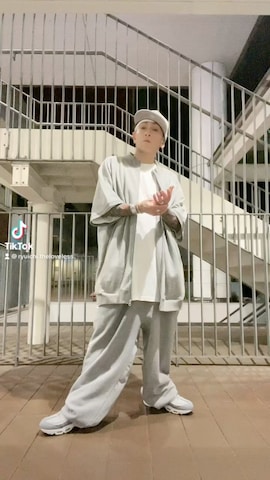 「アイテム（その他ヘアアクセサリー）」を使った、龍一 (The Loveless)®︎さん（メンズ・168cm）の春コーディネート