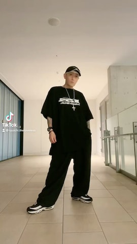 NIKEのスニーカーを使った龍一 (The Loveless)®︎さんのファッション動画