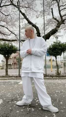 「アイテム（セットアップ、ホワイト系）」を使った、龍一 (The Loveless)®︎さん（メンズ・168cm）の春コーディネート