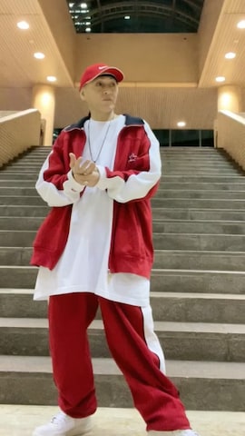 「アイテム（セットアップ、レッド系）」を使った、龍一 (The Loveless)®︎さん（メンズ・168cm）の秋コーディネート