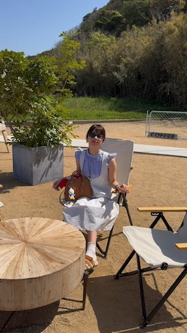 「アイテム（ジャンパースカート、ホワイト系）」を使った、miisuuzuukiiさん（レディース・162cm）の春コーディネート