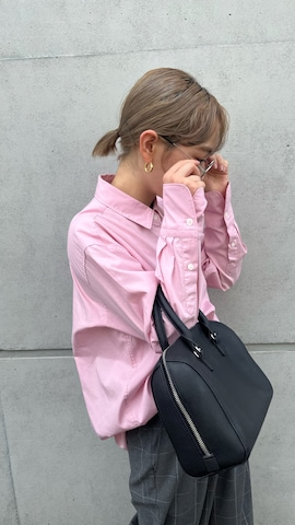 「アイテム（ビジネスシャツ）」を使った、カフェ店長aoiさん（レディース・147cm・20代）の秋コーディネート