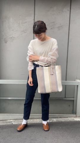 「アイテム（スマホケース/カバー）」を使った、ayaさん（レディース・159cm）の春コーディネート