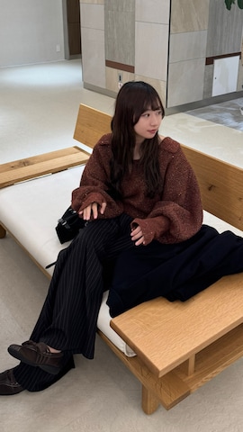 スラックスを使ったちひろさんのファッション動画