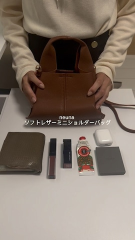 NEUNAのショルダーバッグを使ったchikazeさんのファッション動画