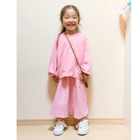 「白スニーカー」｜Yuka  さん（キッズ・100cm）の秋コーディネート