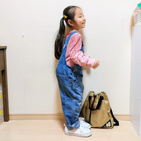 「白スニーカー」｜Yuka  さん（キッズ・100cm）の秋コーディネート