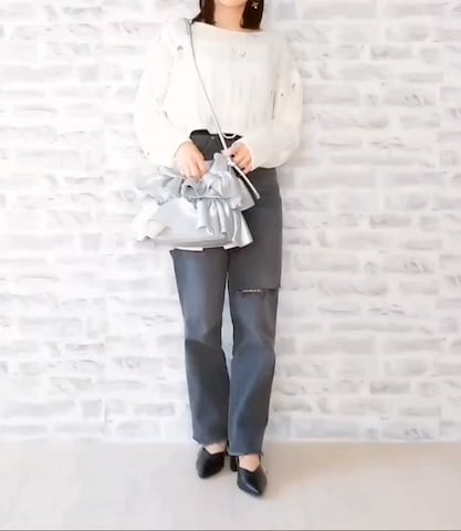 しまむらのショルダーバッグを使ったrinrisoraさんのファッション動画