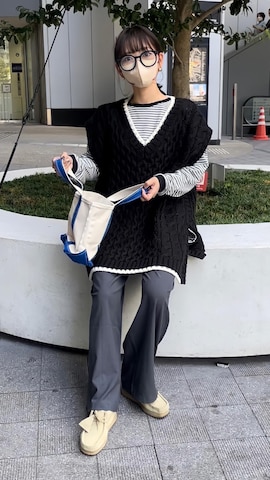 「アイテム（モカシン/デッキシューズ）」を使った、𝙔𝙐𝙆𝙄さん（レディース・162cm）の秋コーディネート