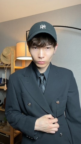 Jean Paul Gaultierのテーラードジャケットを使った人気ファッション