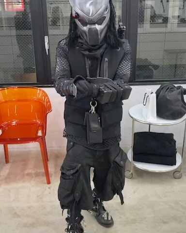 「アイテム（コスチューム/パーティーグッズ）」を使った、Royさん（メンズ・230cm）の秋コーディネート