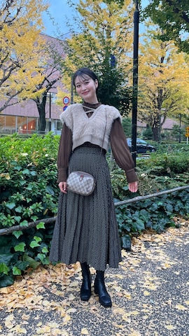 「アイテム（チーク）」を使った、吉田南歩さん（レディース・161cm）の秋コーディネート