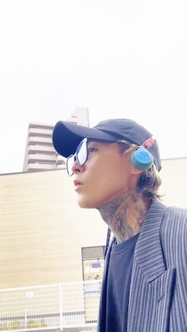 帽子を使ったTETUさんのファッション動画