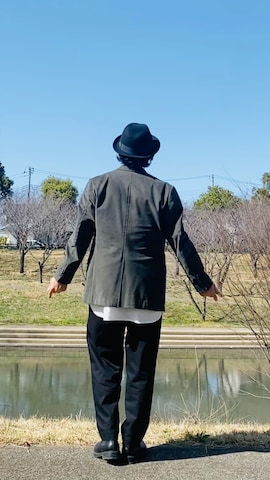 「アイテム（テーラードジャケット）」を使った、sunriseseaさん（メンズ・172cm・50代）の春コーディネート