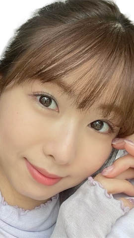 メイクアップを使った333airaさんのファッション動画