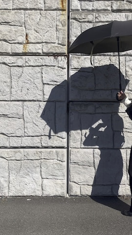 「アイテム（長傘、グリーン系）」を使った、NANAさん（レディース・162cm）の秋コーディネート