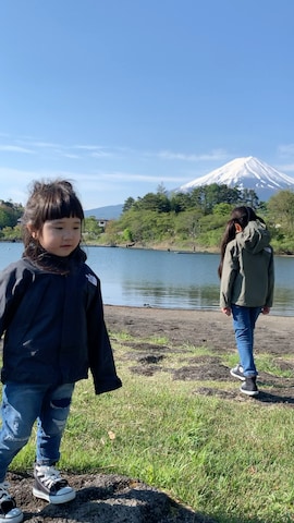 「アイテム（マウンテンパーカー）」を使った、anさん（キッズ・120cm）の春コーディネート
