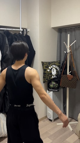 Vivienne Westwood ACCESSORIESのアイテムを使ったHIKARU さんのファッション動画