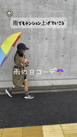 「アイテム（レインコート/ポンチョ）」を使った、Neneneさん（キッズ・122cm）の春コーディネート