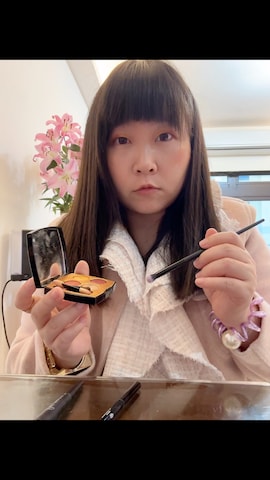 メイクアップを使った韋耀婷Pinky小兔喵さんのファッション動画