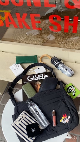 SALON de RUBANのショルダーバッグを使ったSIZUさんのファッション動画-秋のお出かけや旅行におすすめのショルダーバッグ🍁