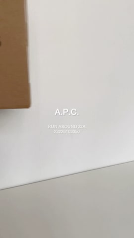 A.P.C.のスニーカーを使ったSIZUさんのファッション動画