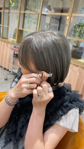 AIC.のTシャツ/カットソーを使ったSIZUさんのファッション動画-グレーカラー🩶ミニボブ