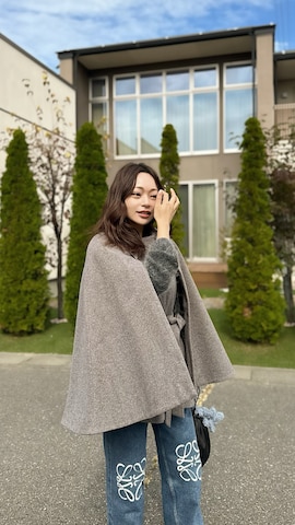 「アイテム（ポンチョ）」を使った、三村有希さん（レディース・157cm）の秋コーディネート