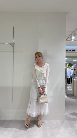 FREE'S MARTのスカートを使ったhikari_mfmさんのファッション動画