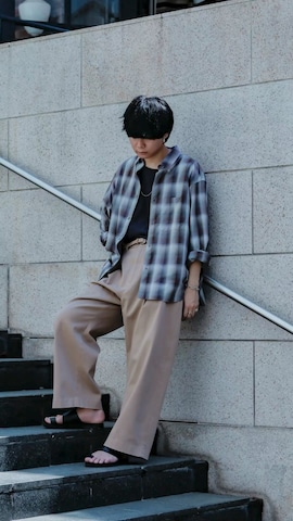 「WYM LIDNM（ウィム バイ リドム）のアイテム（その他パンツ）」を使った、平莉川己夢(コム)さん（メンズ・174cm）の夏コーディネート