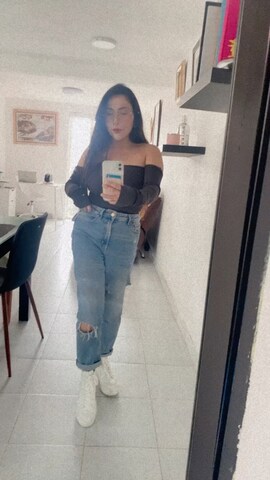 NOのアイテムを使ったAbril Ortizさんのファッション動画