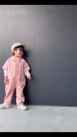 「アイテム（蝶ネクタイ）」を使った、muguさん（キッズ・90cm）の春コーディネート