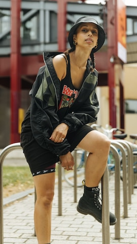 Ivy Parkのアイテムを使ったMiha Miさんのファッション動画