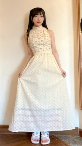 「アイテム（フェイスパウダー）」を使った、相沢梨紗さん（レディース・161cm）の冬コーディネート