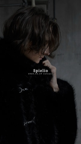 ウォレットチェーンを使ったAranさんのファッション動画