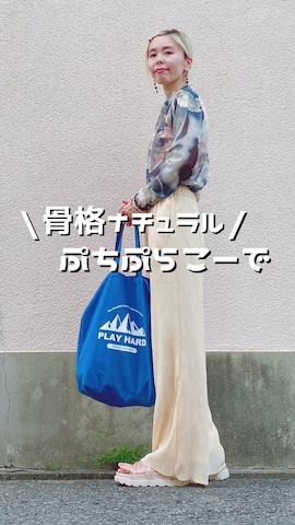 「アイテム（フェイスパウダー）」を使った、yuiteetoyolさん（レディース・160cm）の夏コーディネート