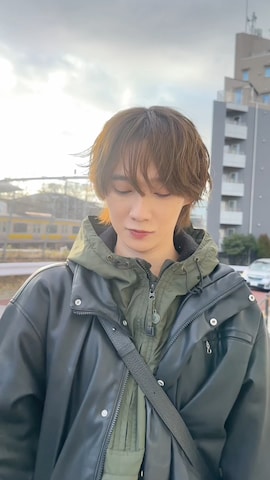 NEW BALANCEのスニーカーを使った加藤元気さんのファッション動画