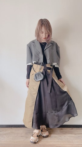 アクセサリーを使ったsaraさんのファッション動画