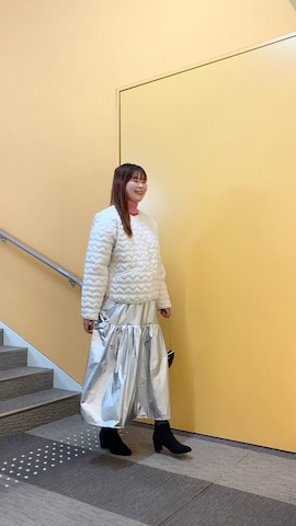 「アイテム（イヤリング、レッド系）」を使った、北澤 希世子さん（レディース・165cm）の冬コーディネート