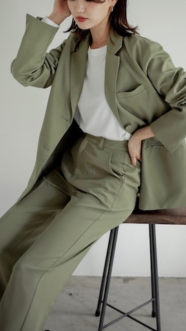 「AKTE（アクテ）のアイテム（ニット/セーター）」を使った、K A R E Nさん（レディース・167cm）の秋コーディネート