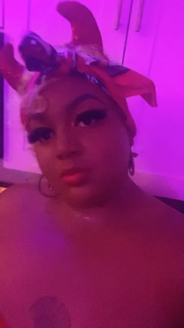 「アイテム（ドレス）」を使った、Imani Alicia Smithさん（レディース・175cm）の秋コーディネート