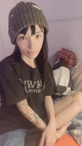 デニムパンツを使ったleft-yui（小園結）さんのファッション動画