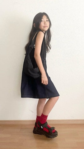 「アイテム（ジャンパースカート）」を使った、renaさん（キッズ・135cm）の夏コーディネート