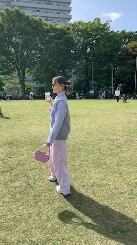 GAPのベストを使ったamkinaさんのファッション動画